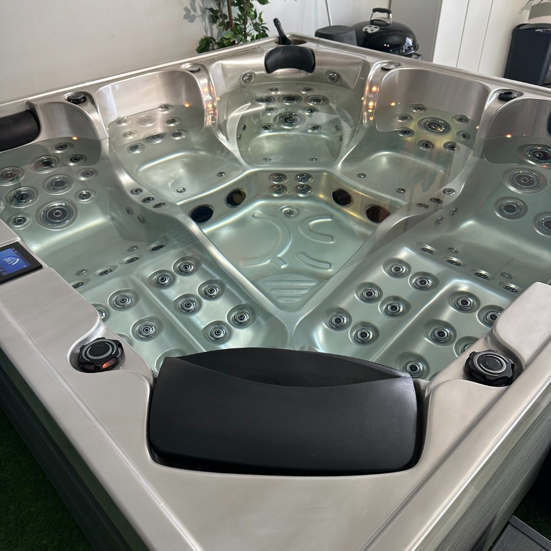 Spa 5 places Lucciana série intense - Offre reconditionné - Quality Spa