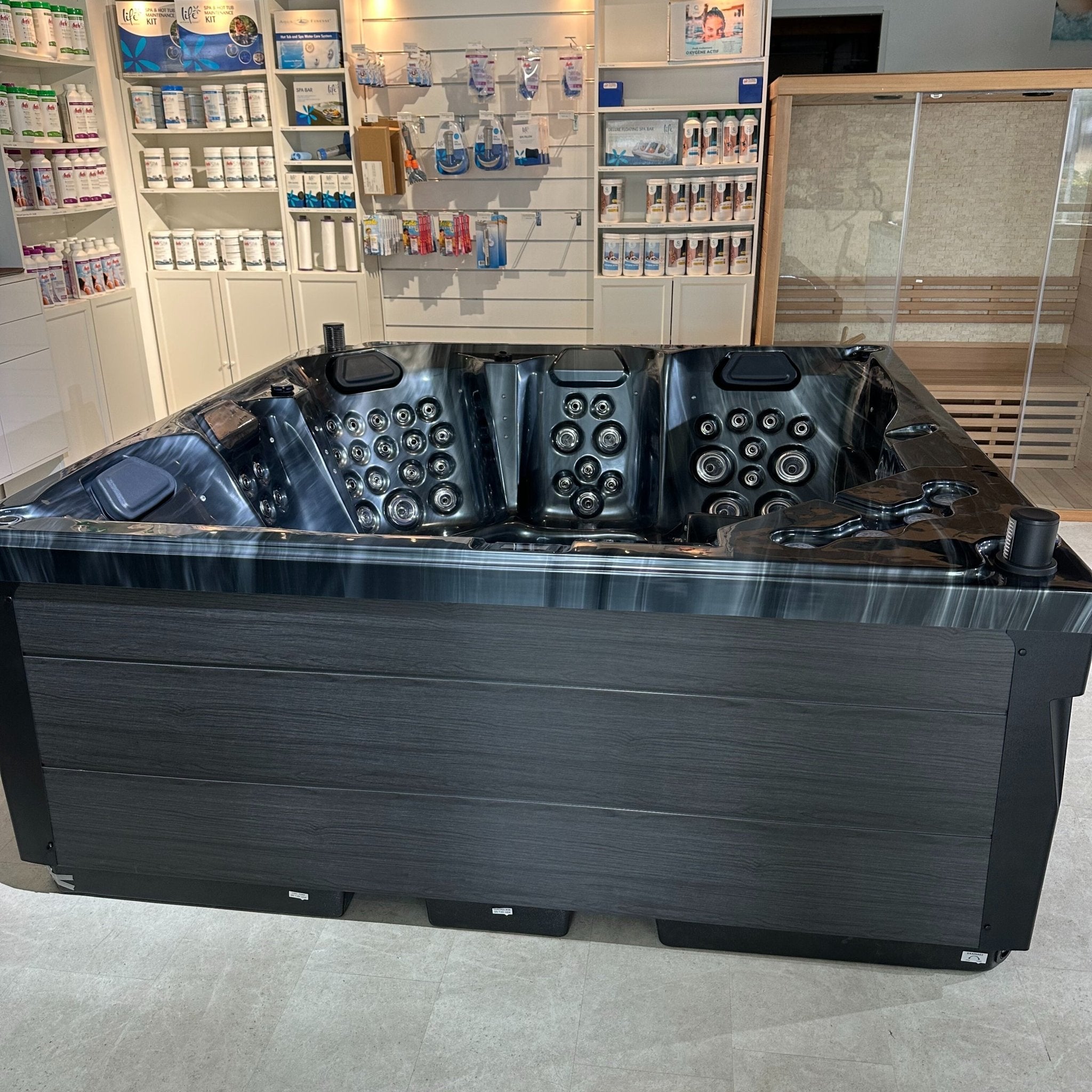 Spa 5 places Nuxia - Offre de destockage limitée - Quality Spa