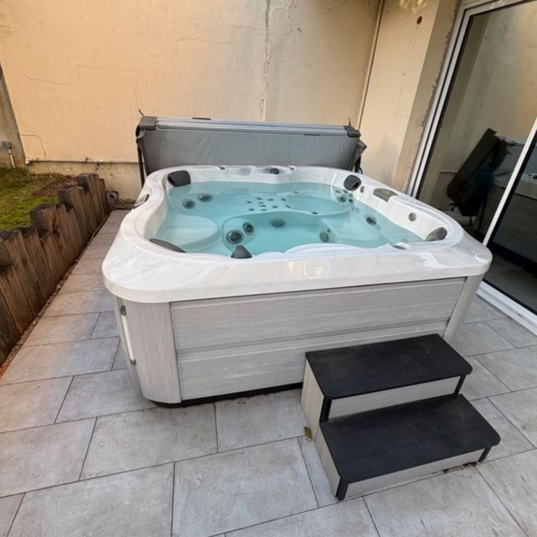 Jacuzzi 5 places J335 - Offre reconditionné - Quality Spa