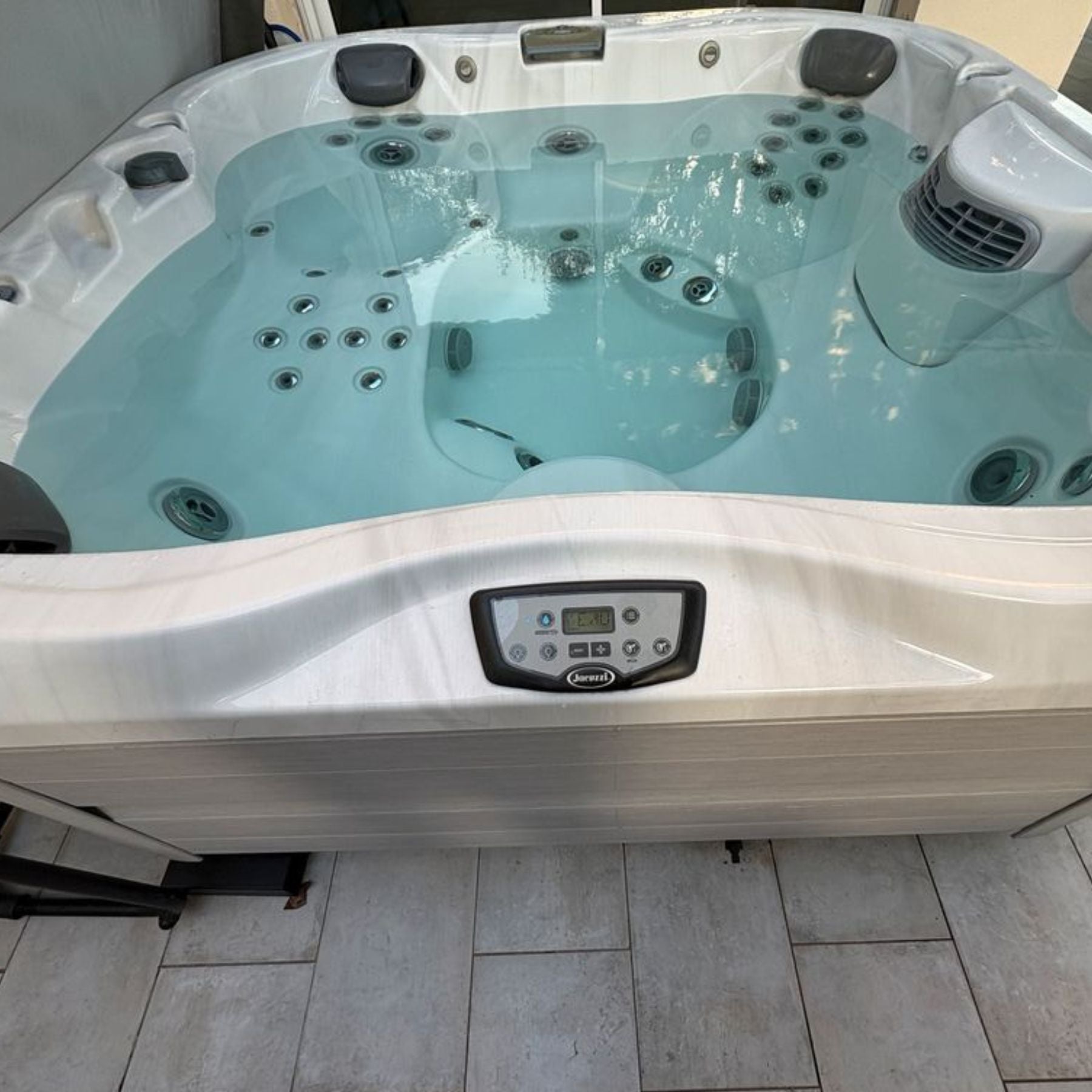 Jacuzzi 5 places J335 - Offre reconditionné - Quality Spa